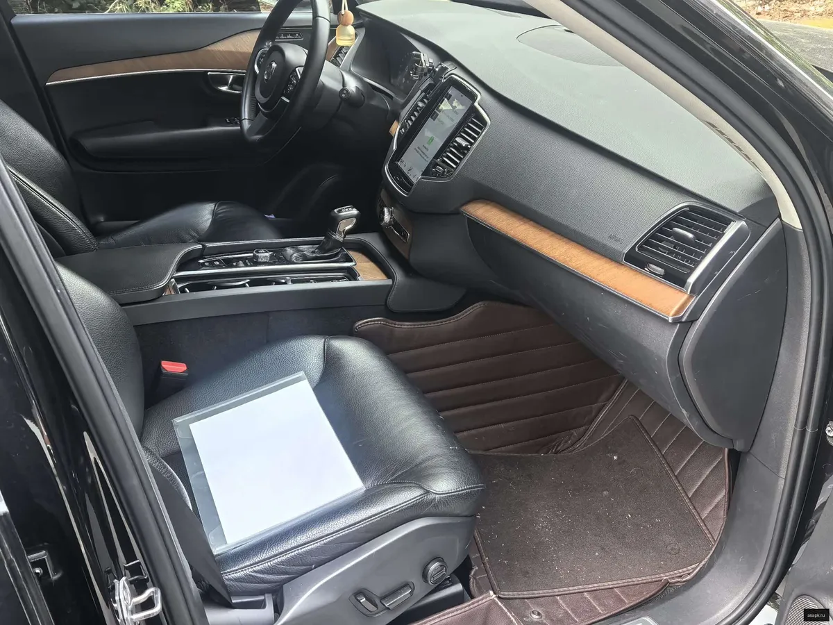 Volvo XC90 4