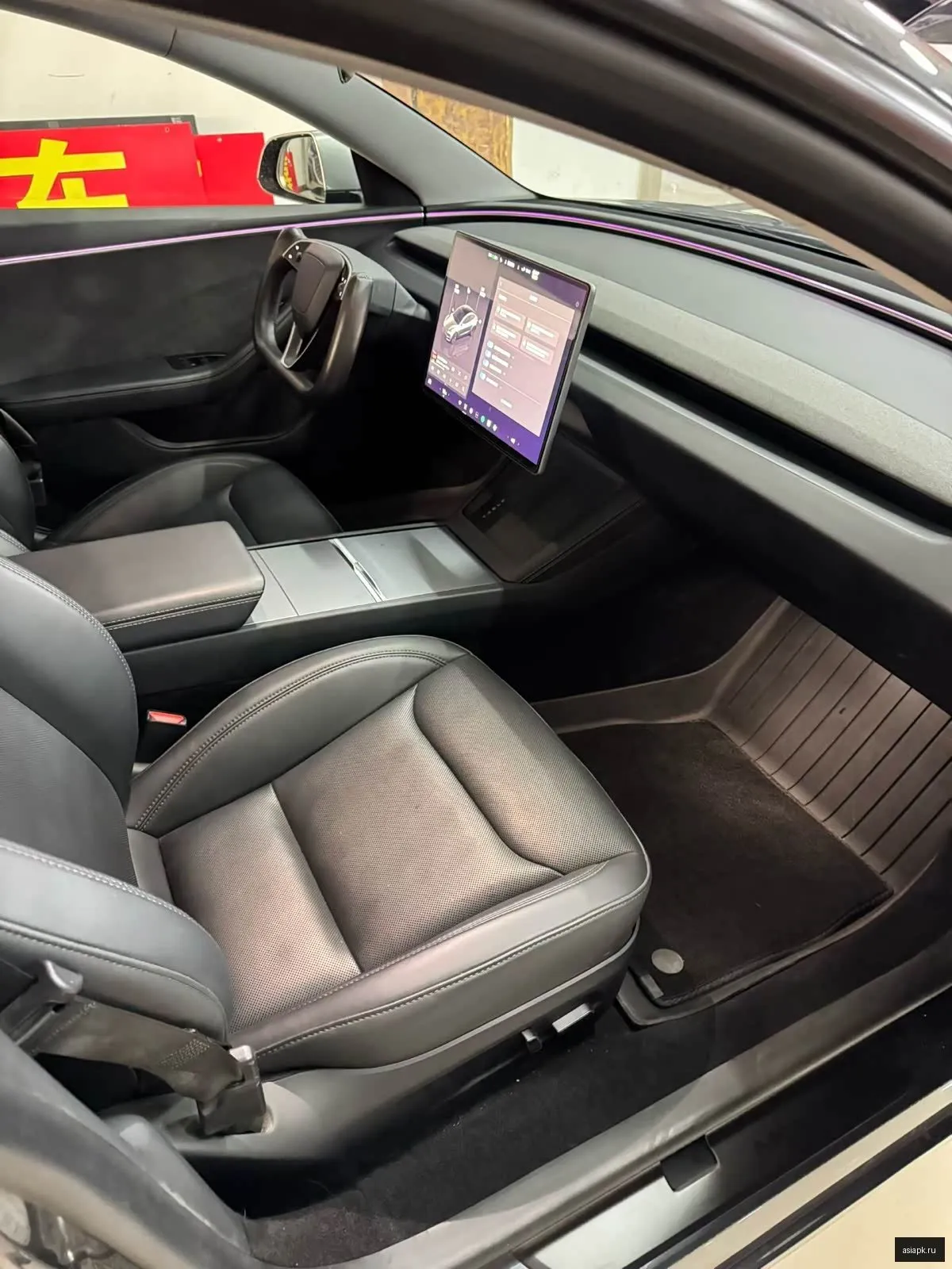 tesla Model Y 4
