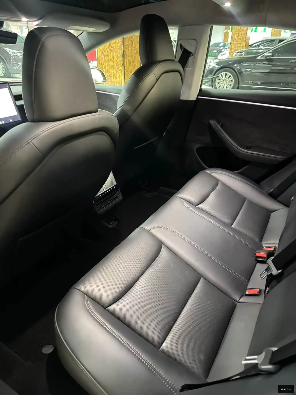 tesla Model Y 6