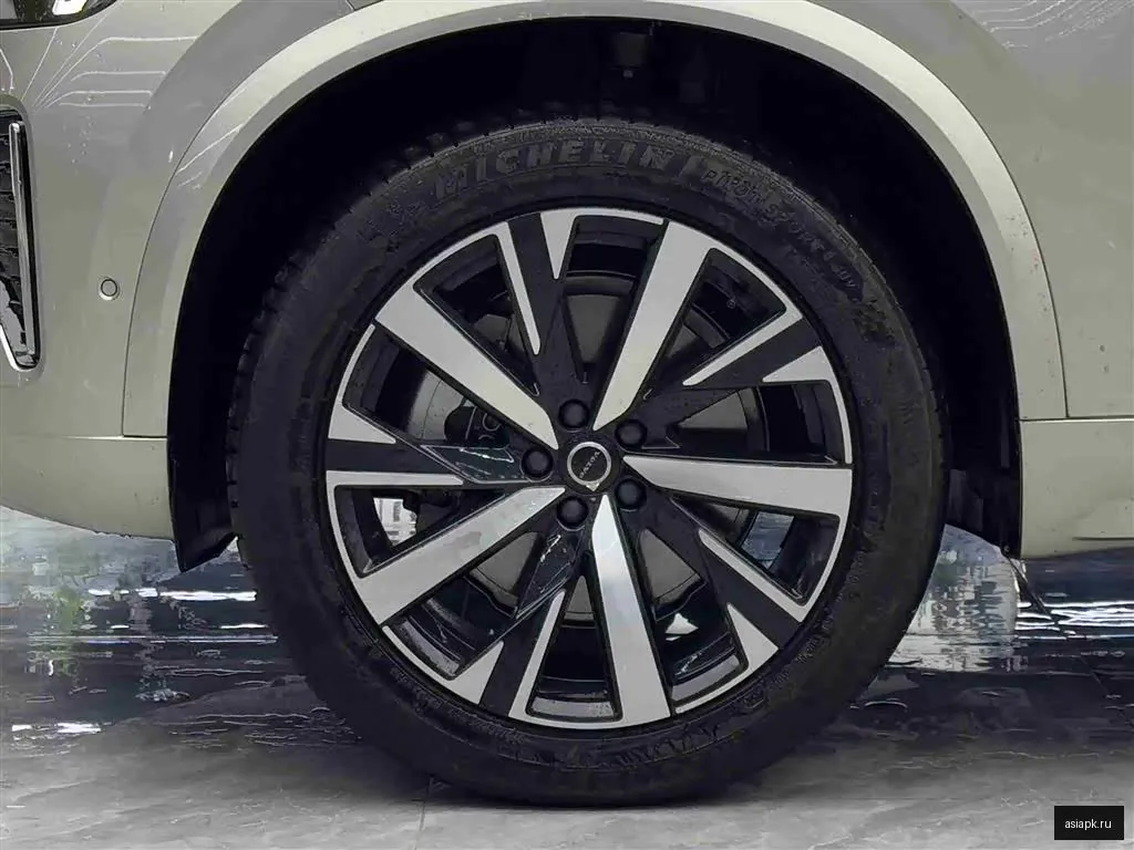 Volvo XC90 4