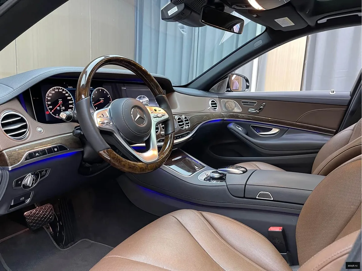 Mercedes-Benz S-Class 4