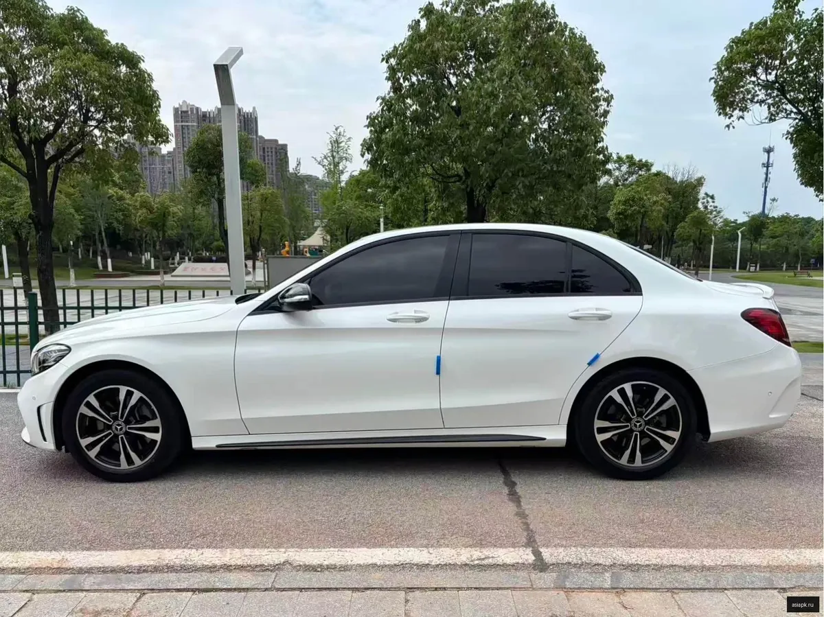 Mercedes-Benz C-Class 3