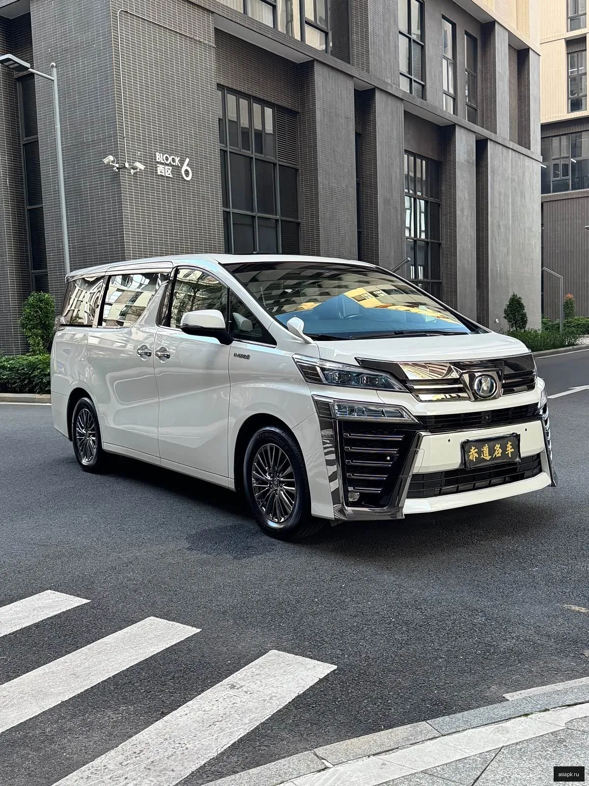 Toyota Vellfire 2