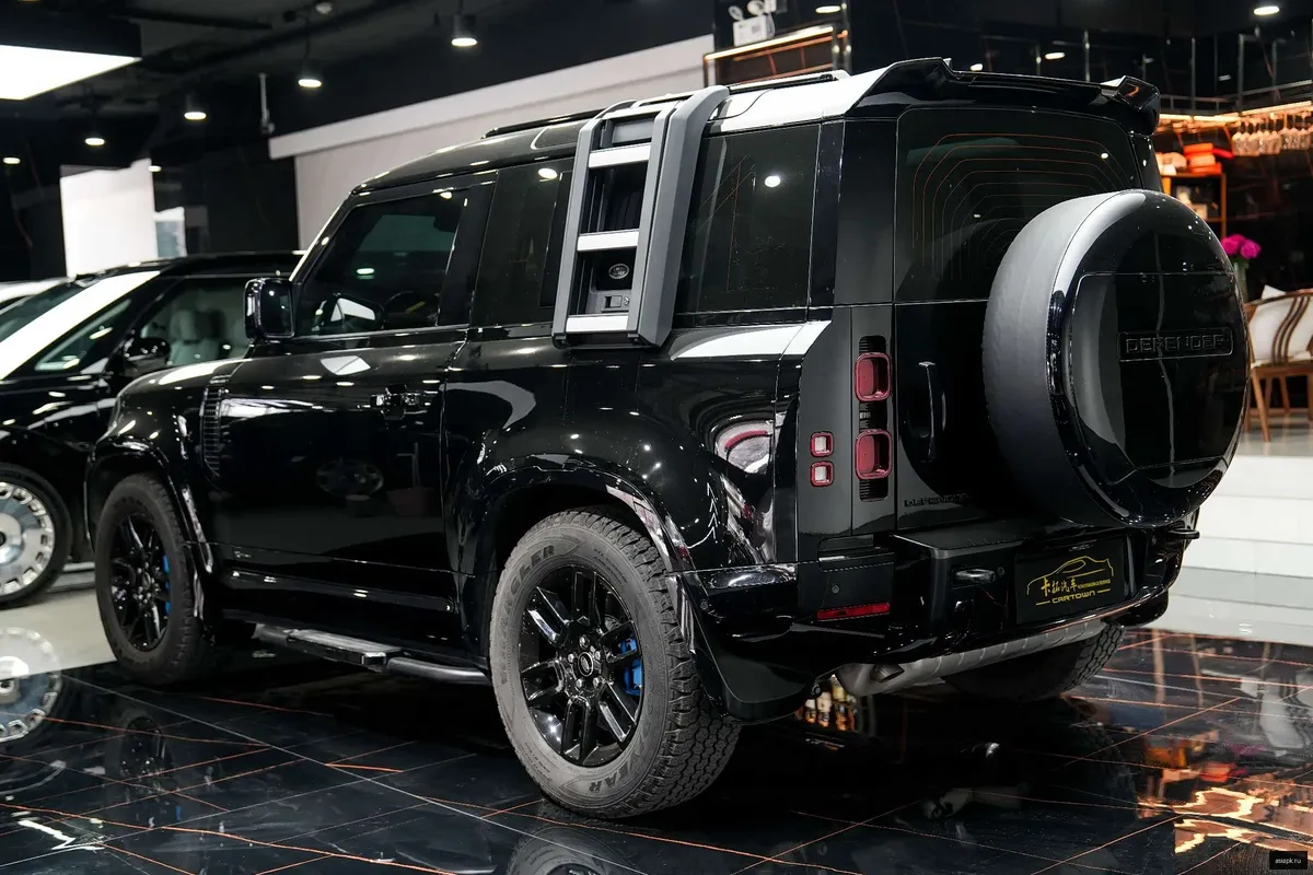 Land Rover Defender 4
