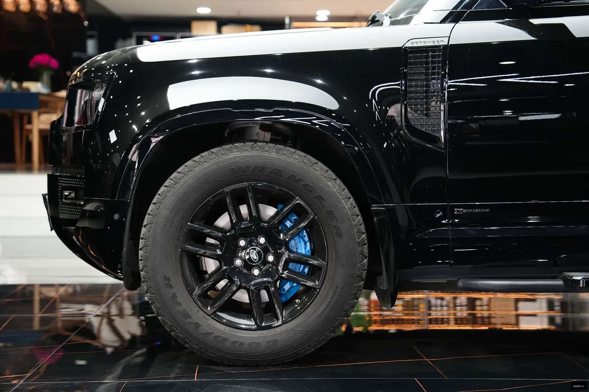 Land Rover Defender 6