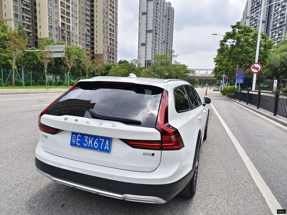 Volvo V90 4