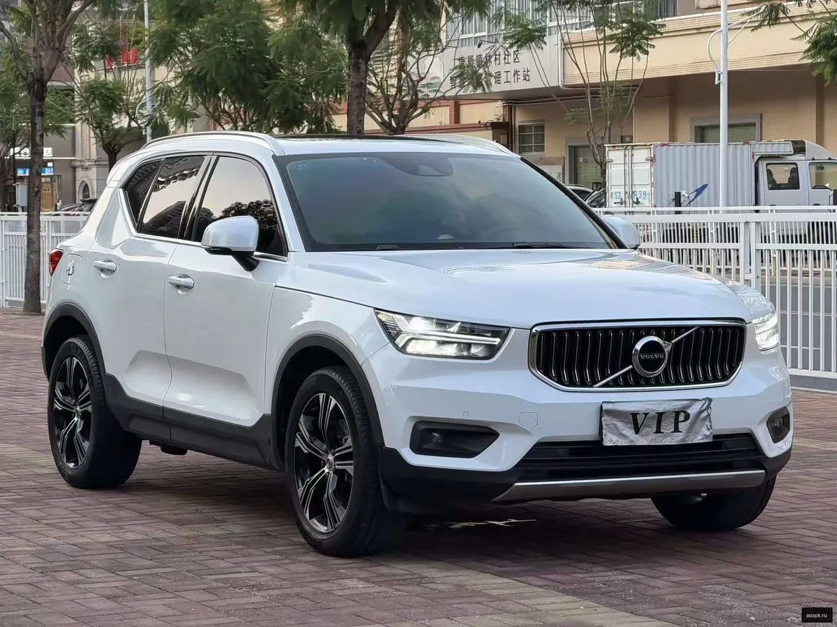 Volvo XC40 3