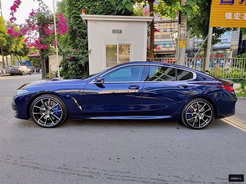 BMW 8-Series 2