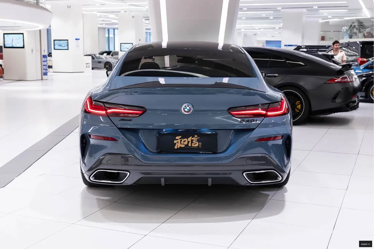 BMW 8-Series 5