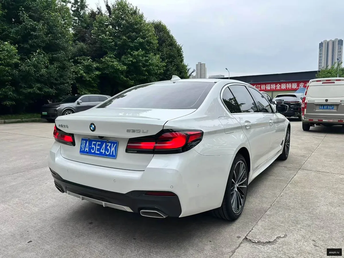 BMW 5-Series 4