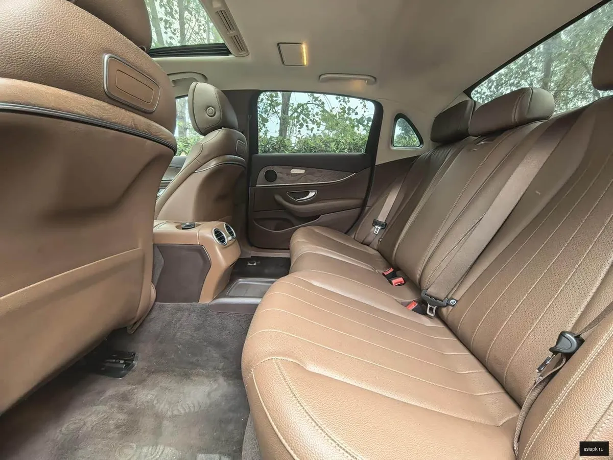 Mercedes-Benz E-Class 2