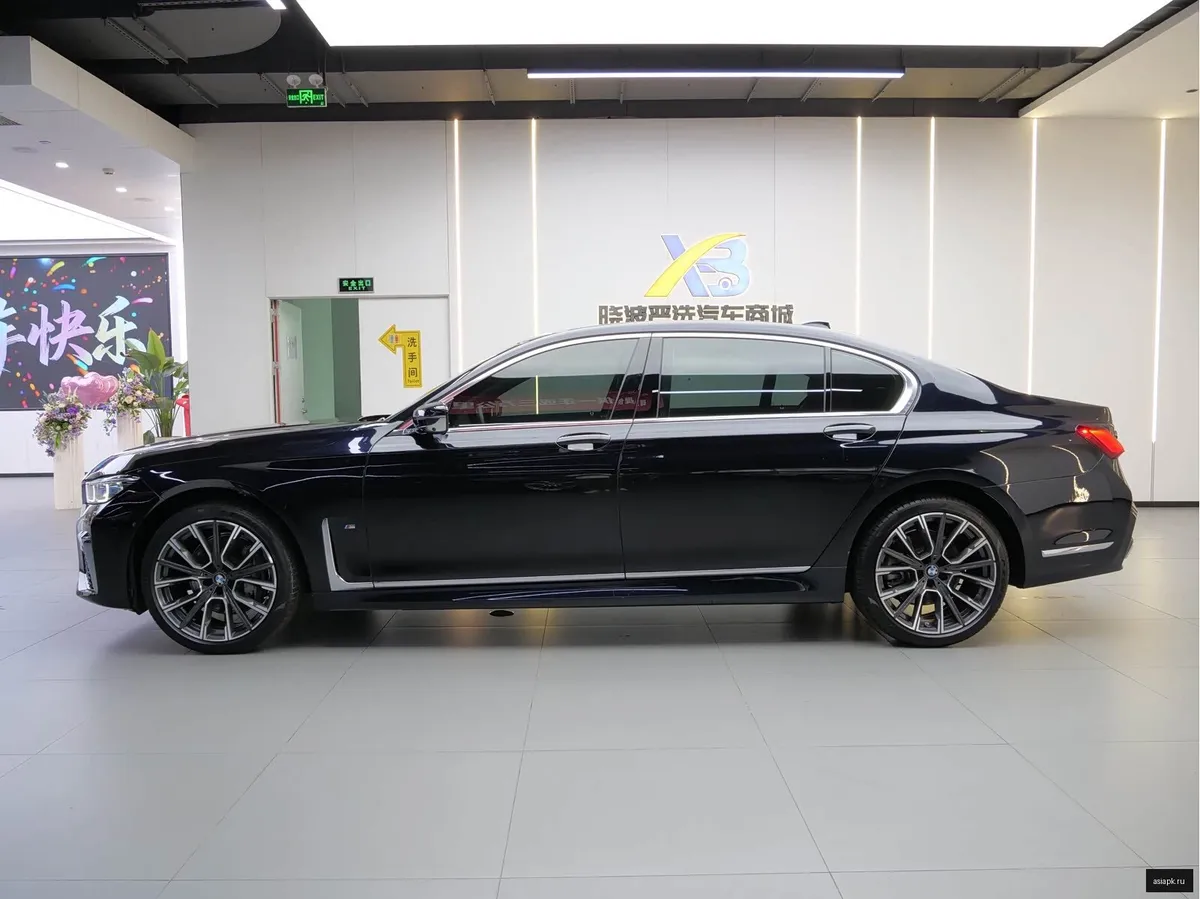 BMW 7-Series 4
