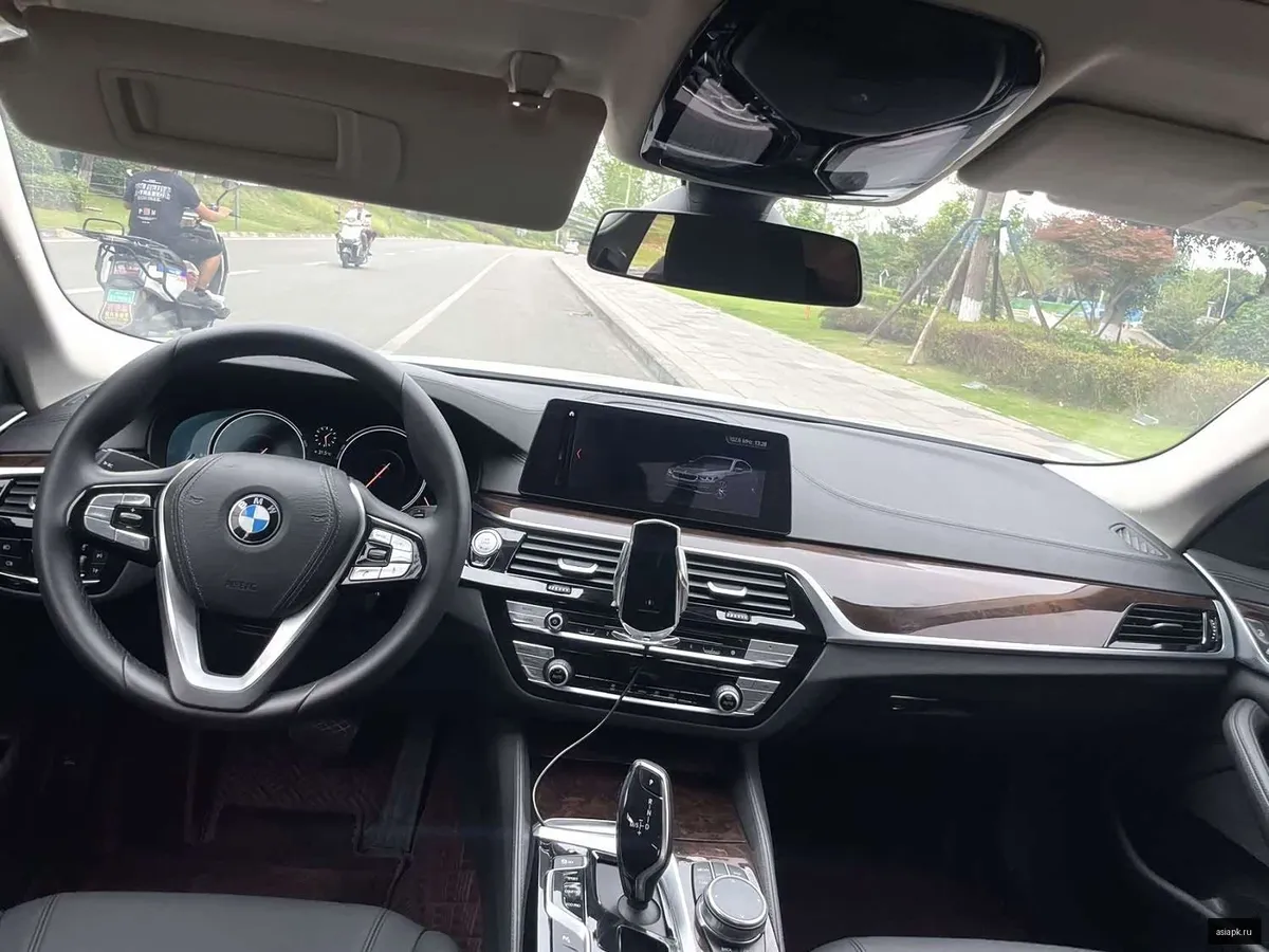 BMW 5-Series 3