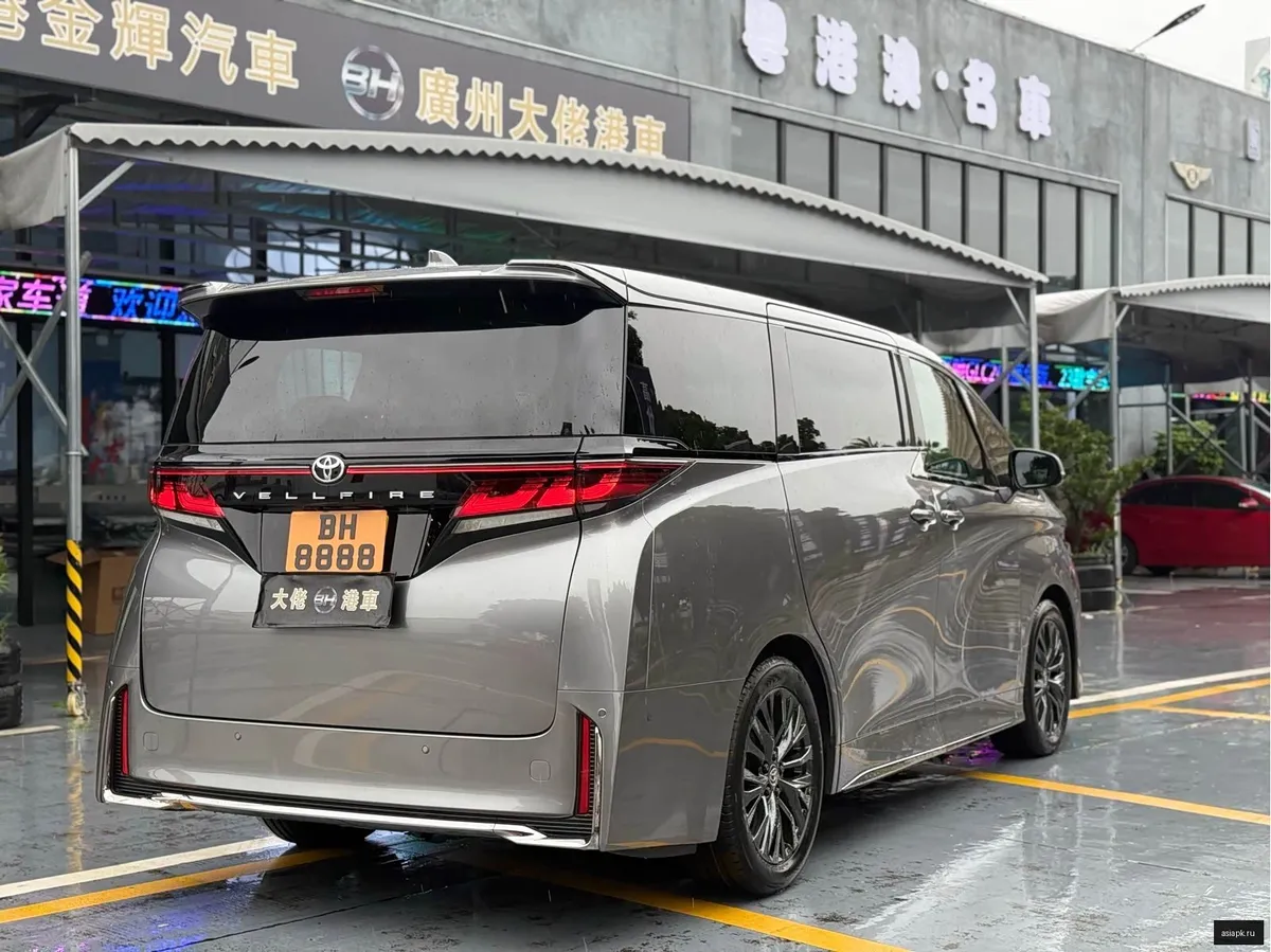 Toyota Vellfire 5
