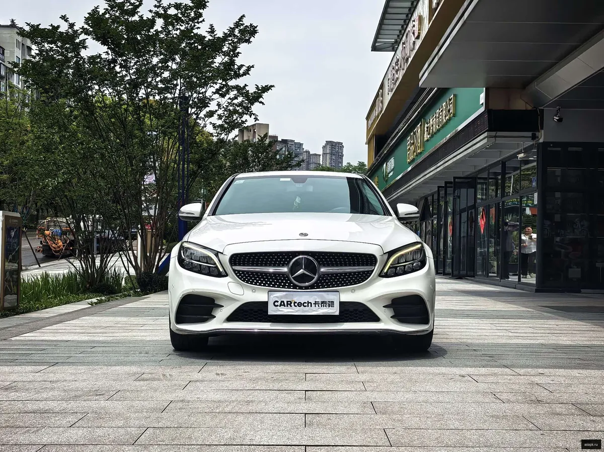 Mercedes-Benz C-Class 4