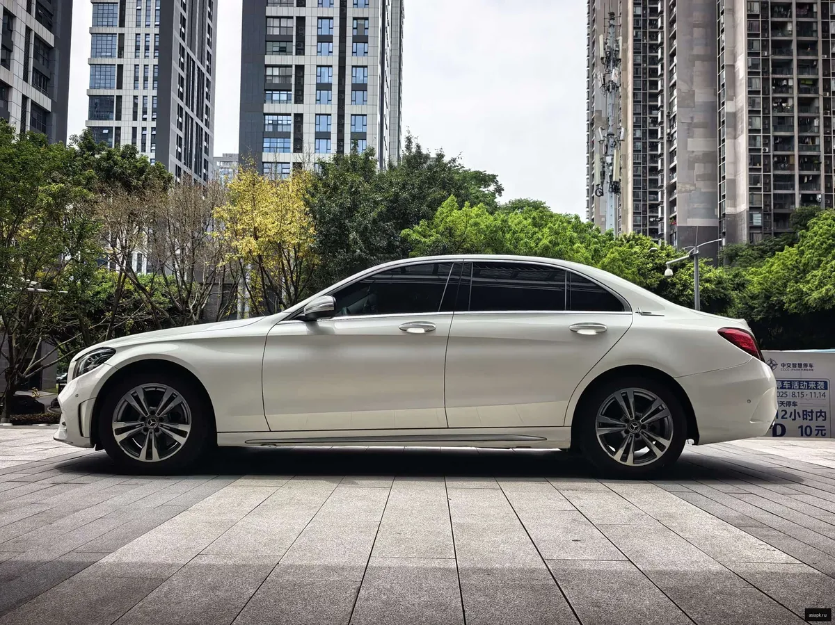 Mercedes-Benz C-Class 2