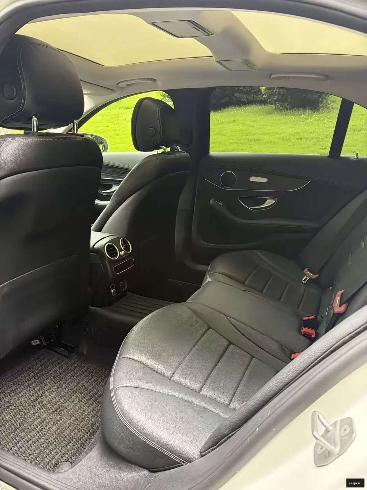 Mercedes-Benz C-Class 4
