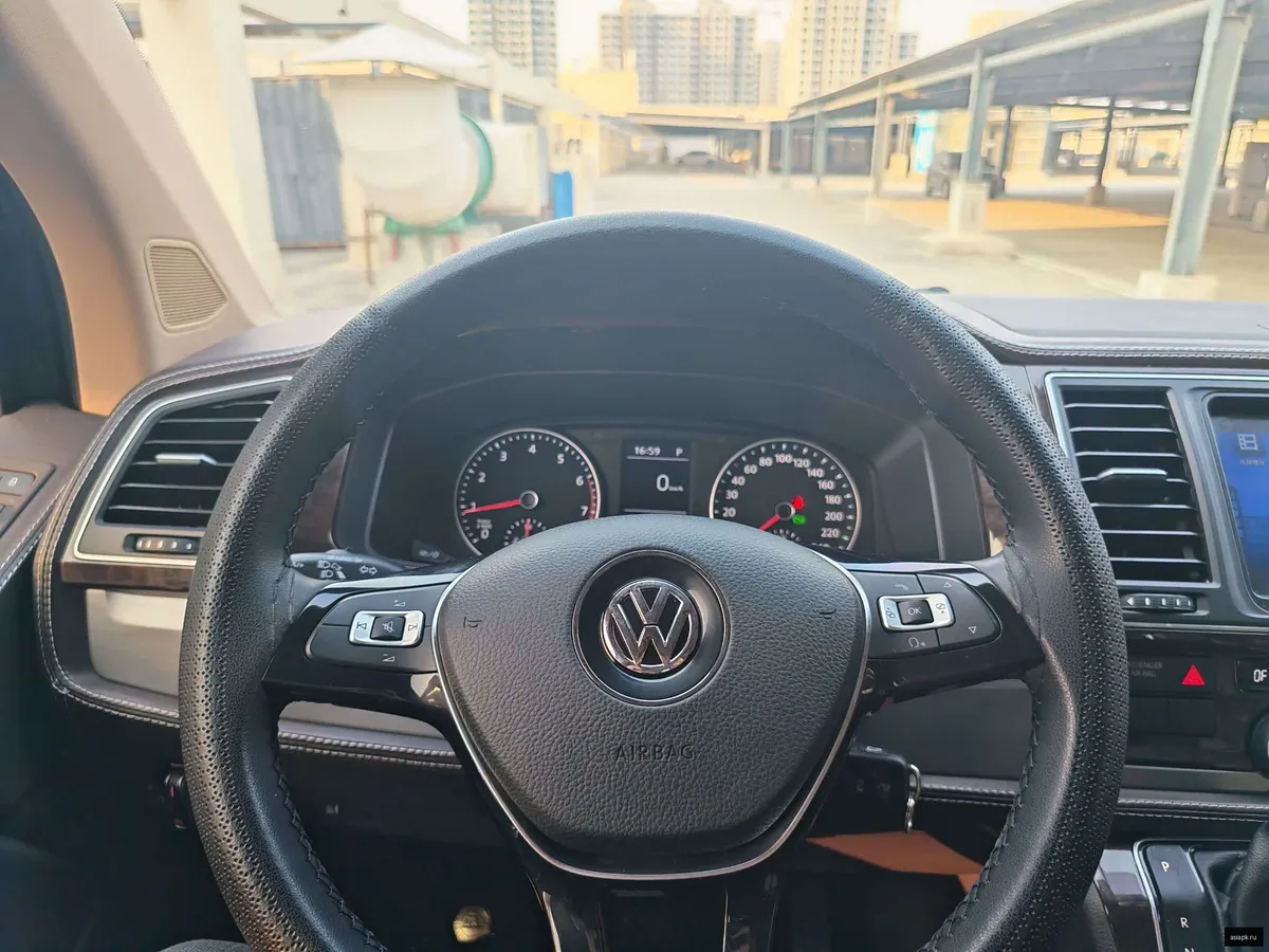 Volkswagen Caravelle 6