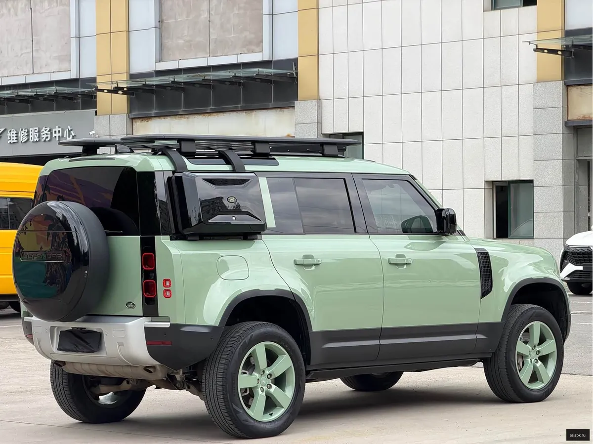 Land Rover Defender 6