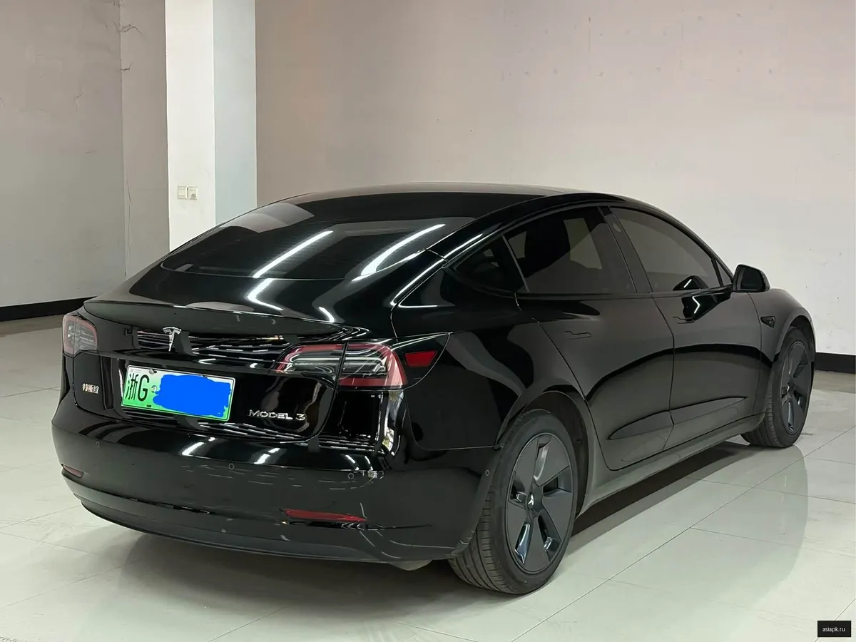 tesla Model Y 6
