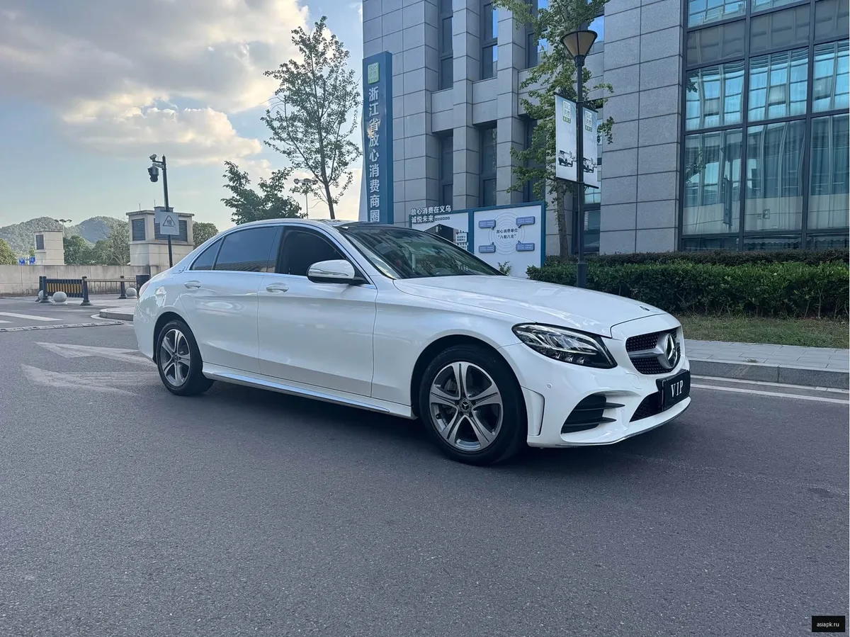 Mercedes-Benz C-Class 4
