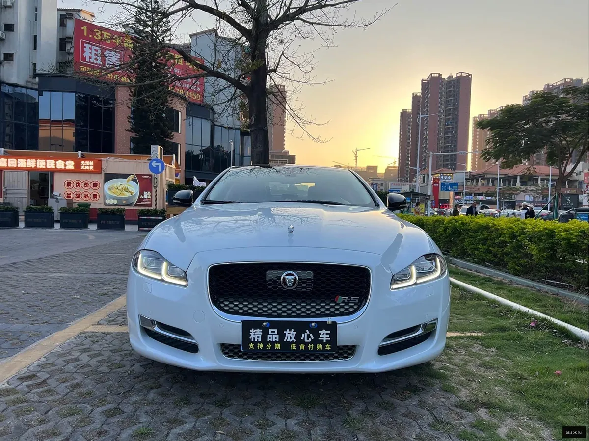 Jaguar XJ 2
