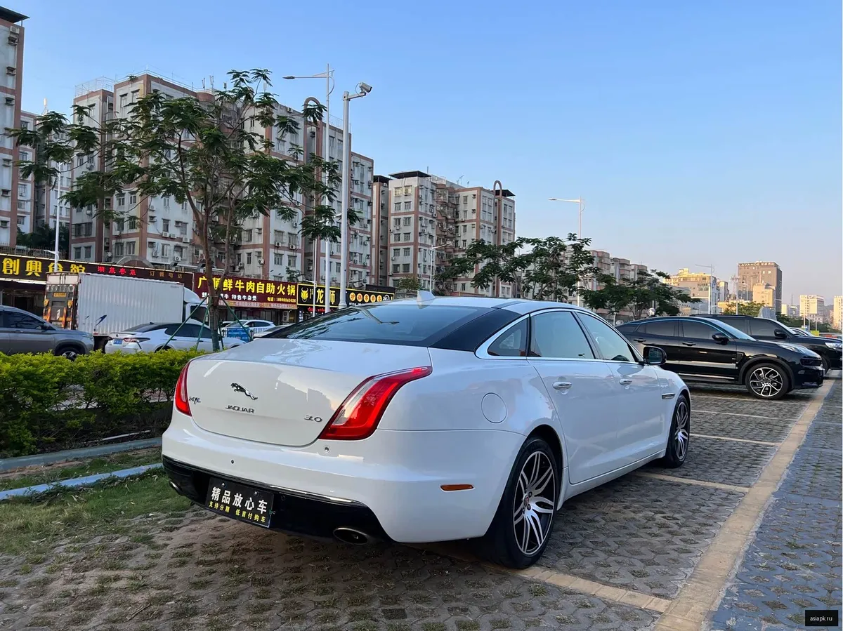 Jaguar XJ 6