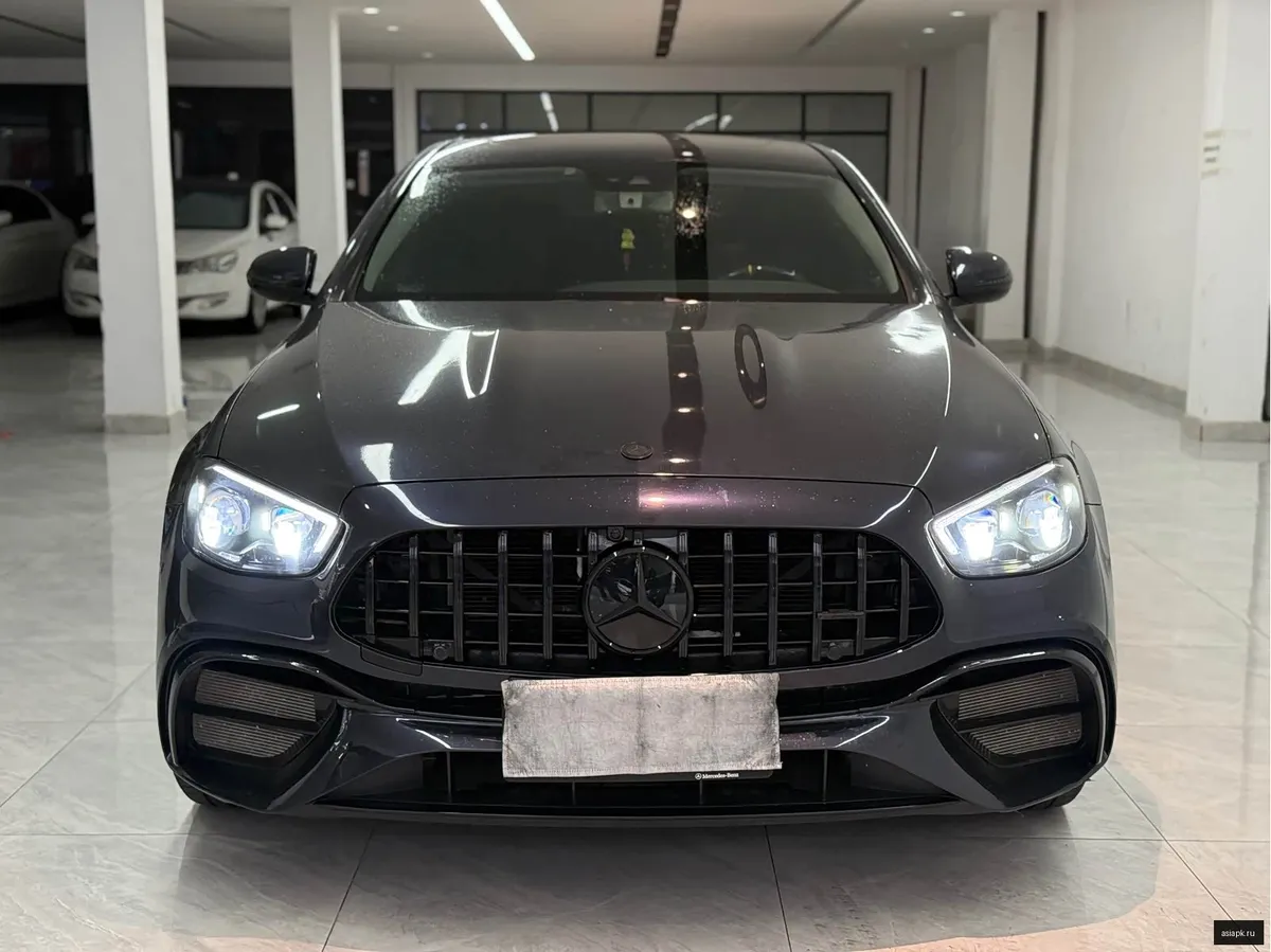 Mercedes-Benz E-Class 2