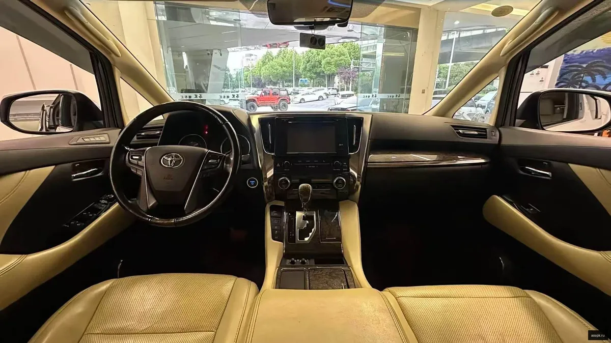 Toyota Vellfire 4