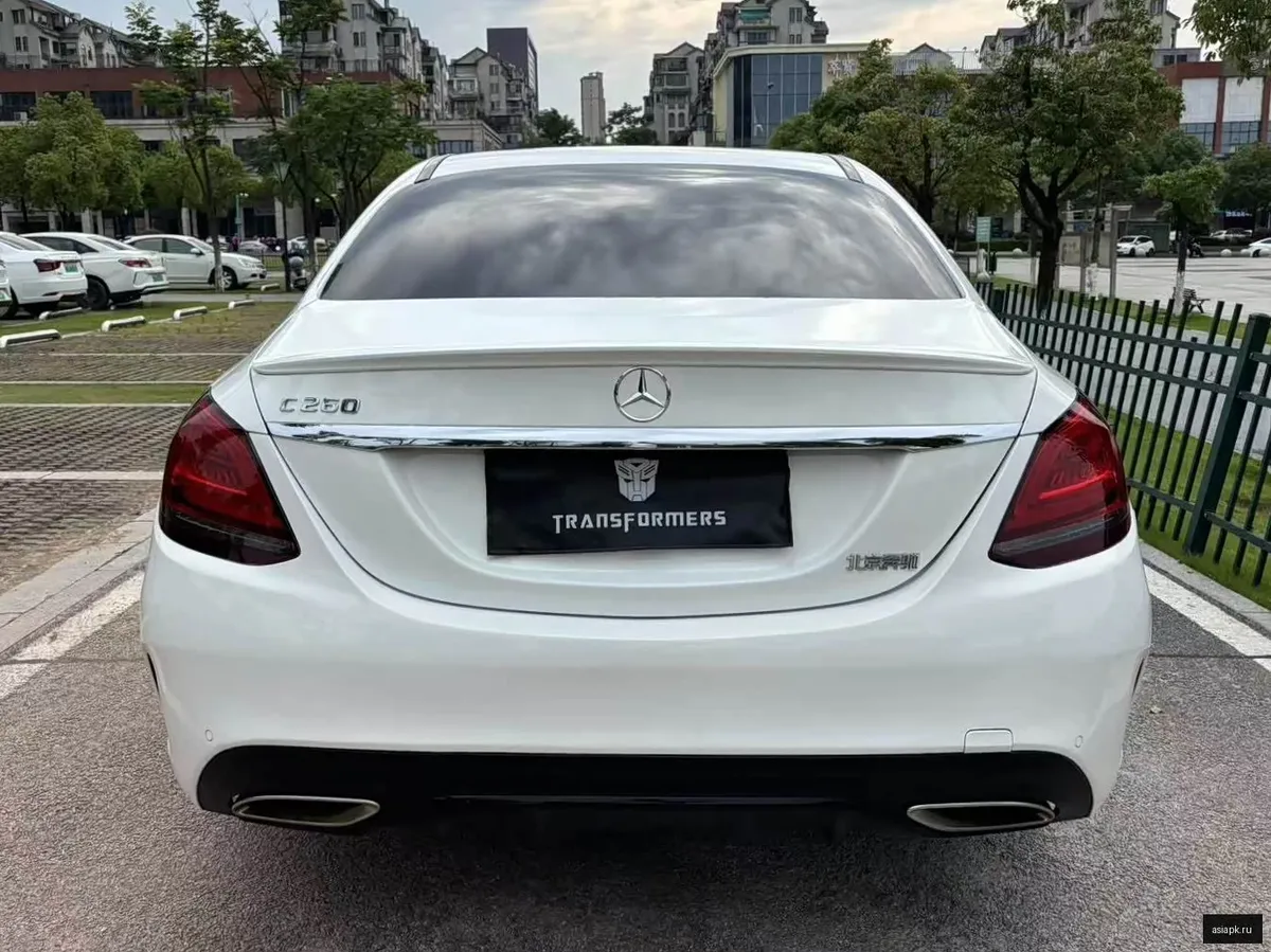 Mercedes-Benz C-Class 4