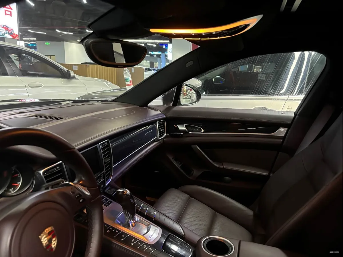 Porsche Panamera 4