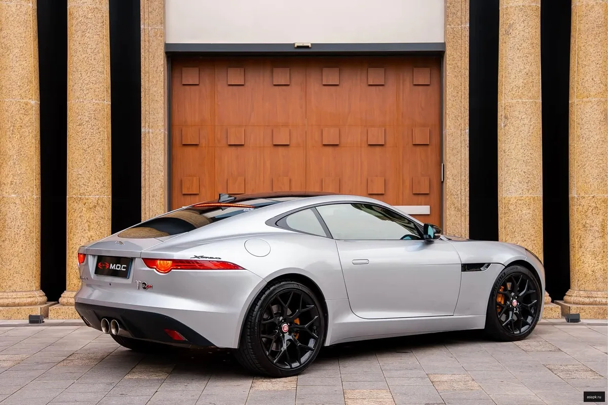 Jaguar F-Type 6