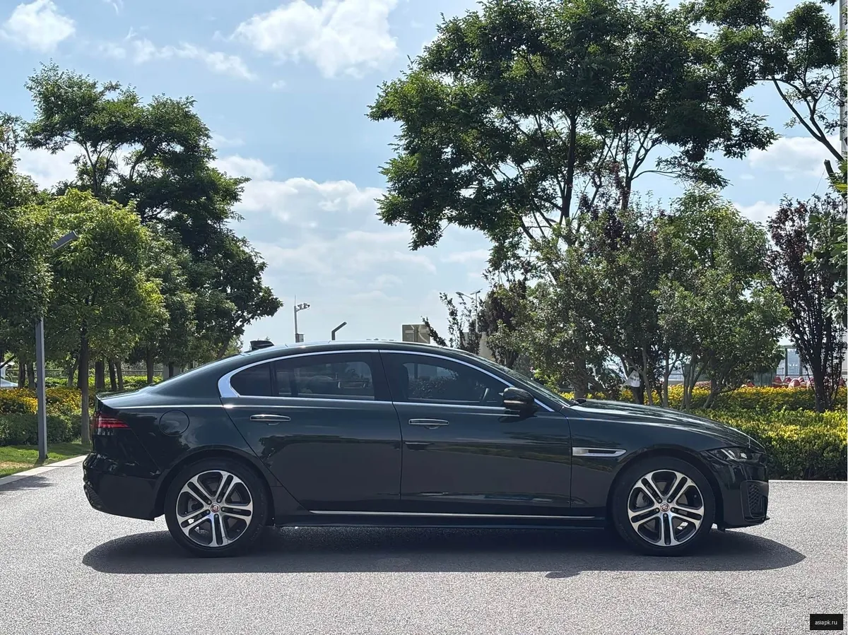 Jaguar XE 4