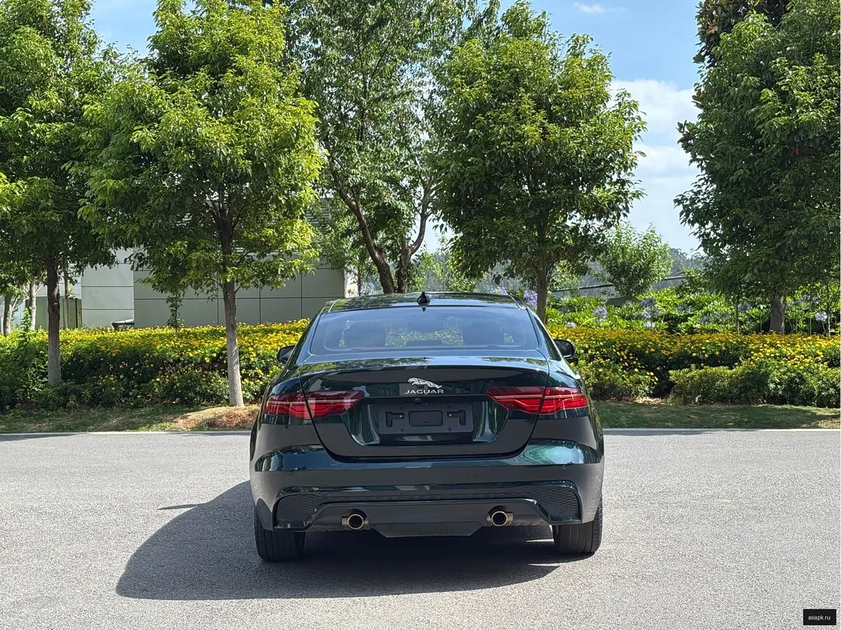 Jaguar XE 6