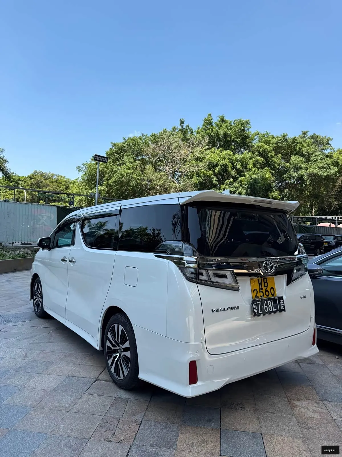 Toyota Vellfire 4