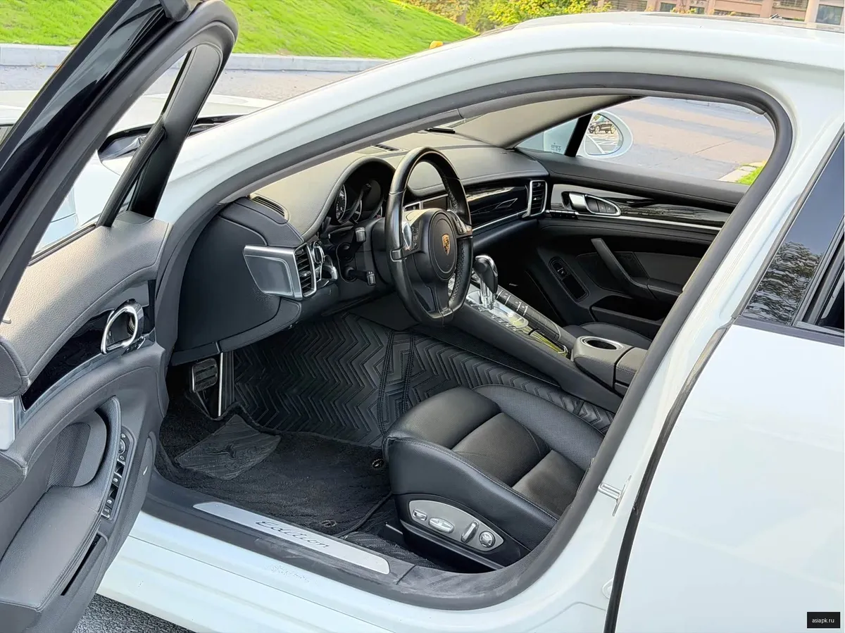 Porsche Panamera 6