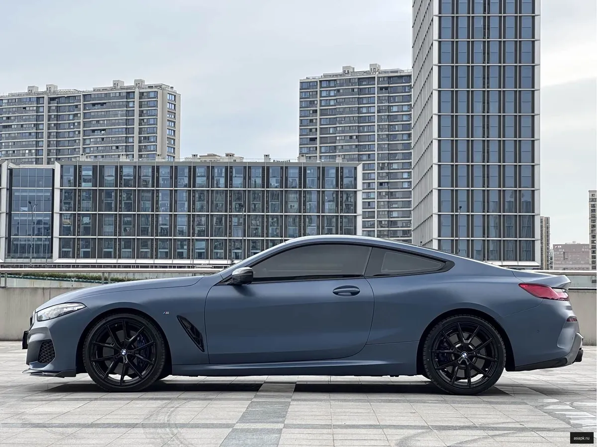 BMW 8-Series 5