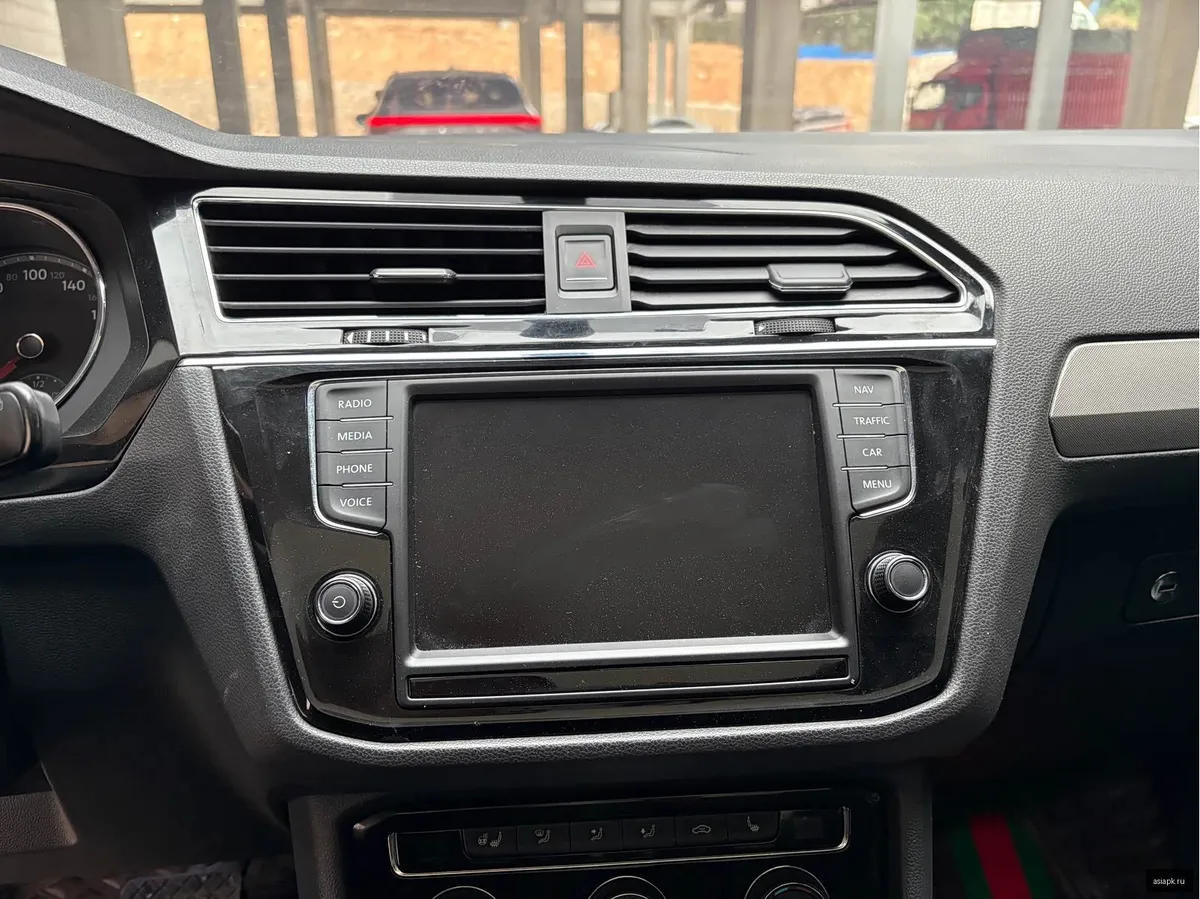 Volkswagen Tiguan L 6