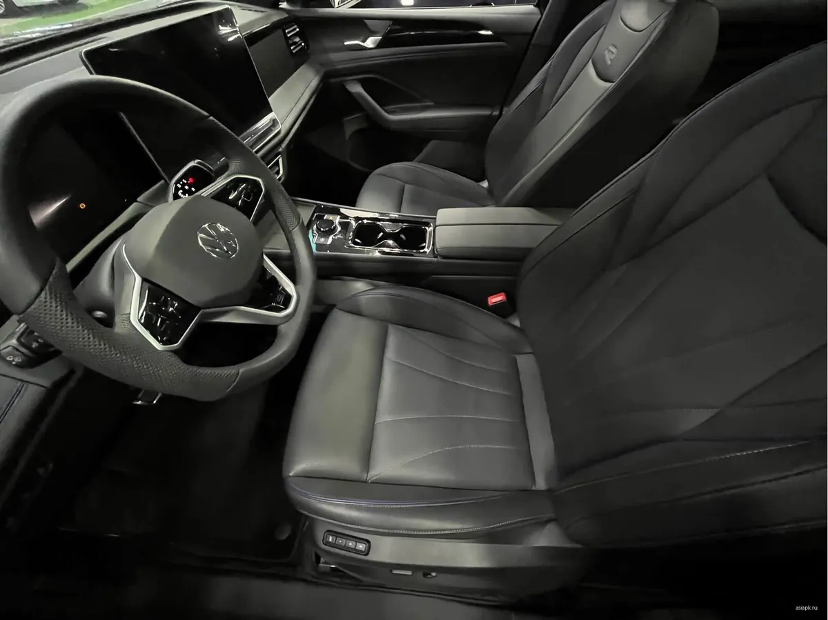 Volkswagen Tiguan L 4