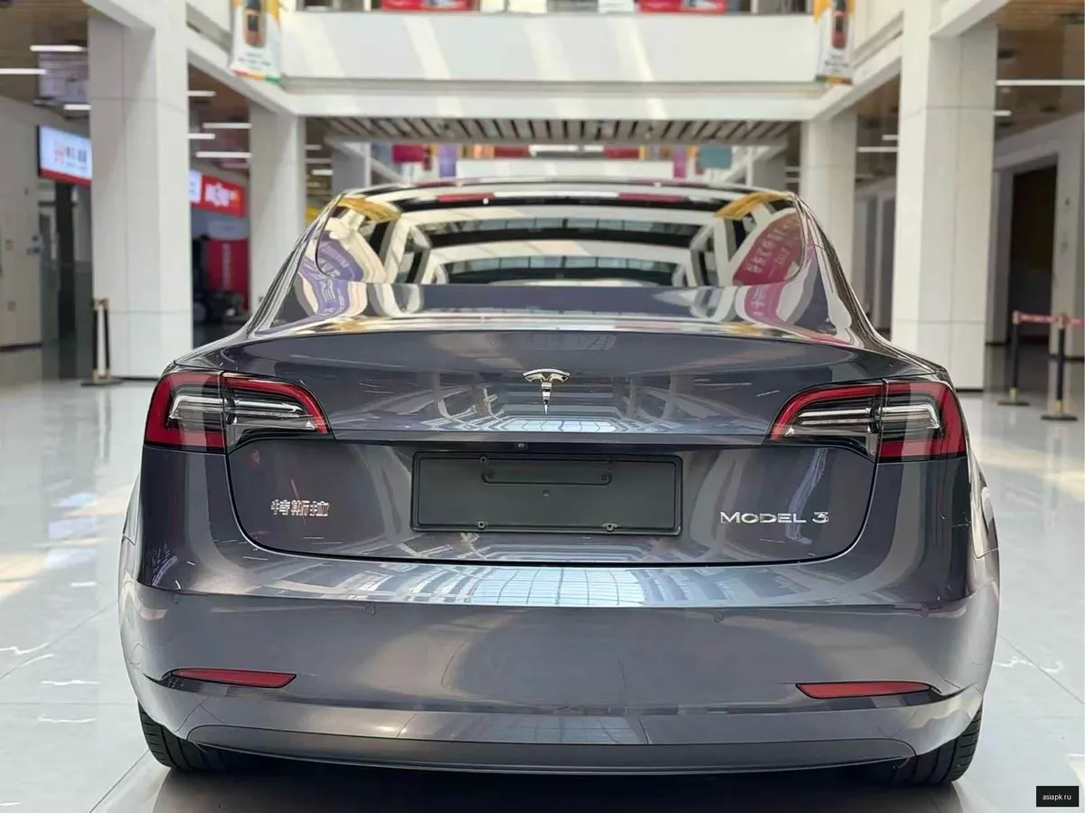 tesla Model Y 6