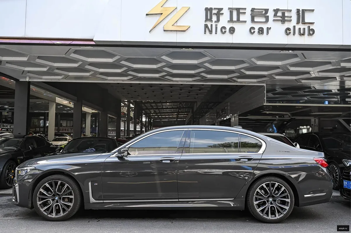 BMW 7-Series 3