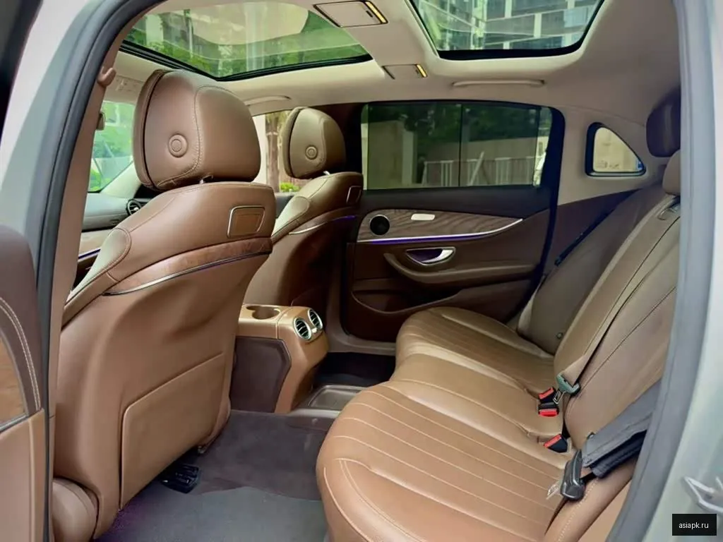 Mercedes-Benz E-Class 3