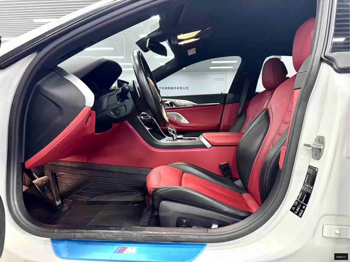 BMW 8-Series 4