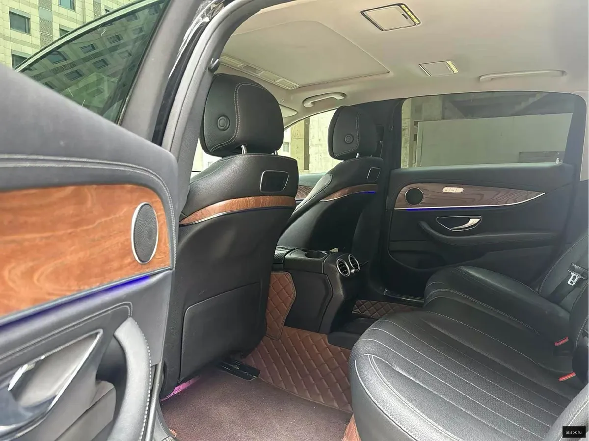 Mercedes-Benz E-Class 4