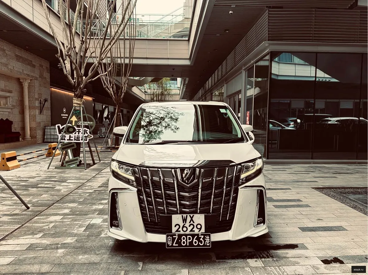 Toyota Alphard 3