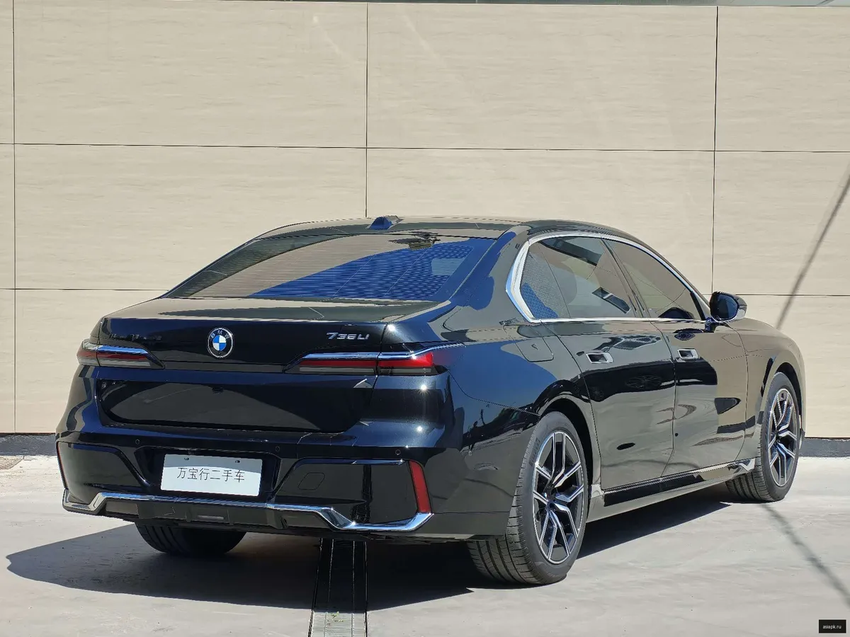 BMW 7-Series 4