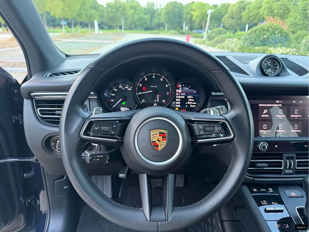 Porsche Macan 5