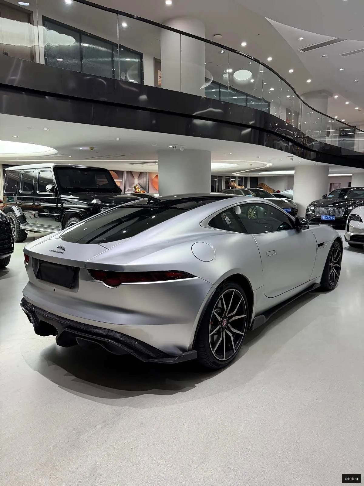 Jaguar F-Type 4