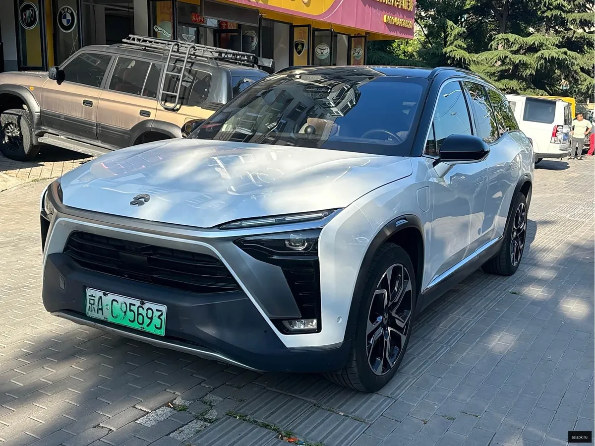 Nio ES8
