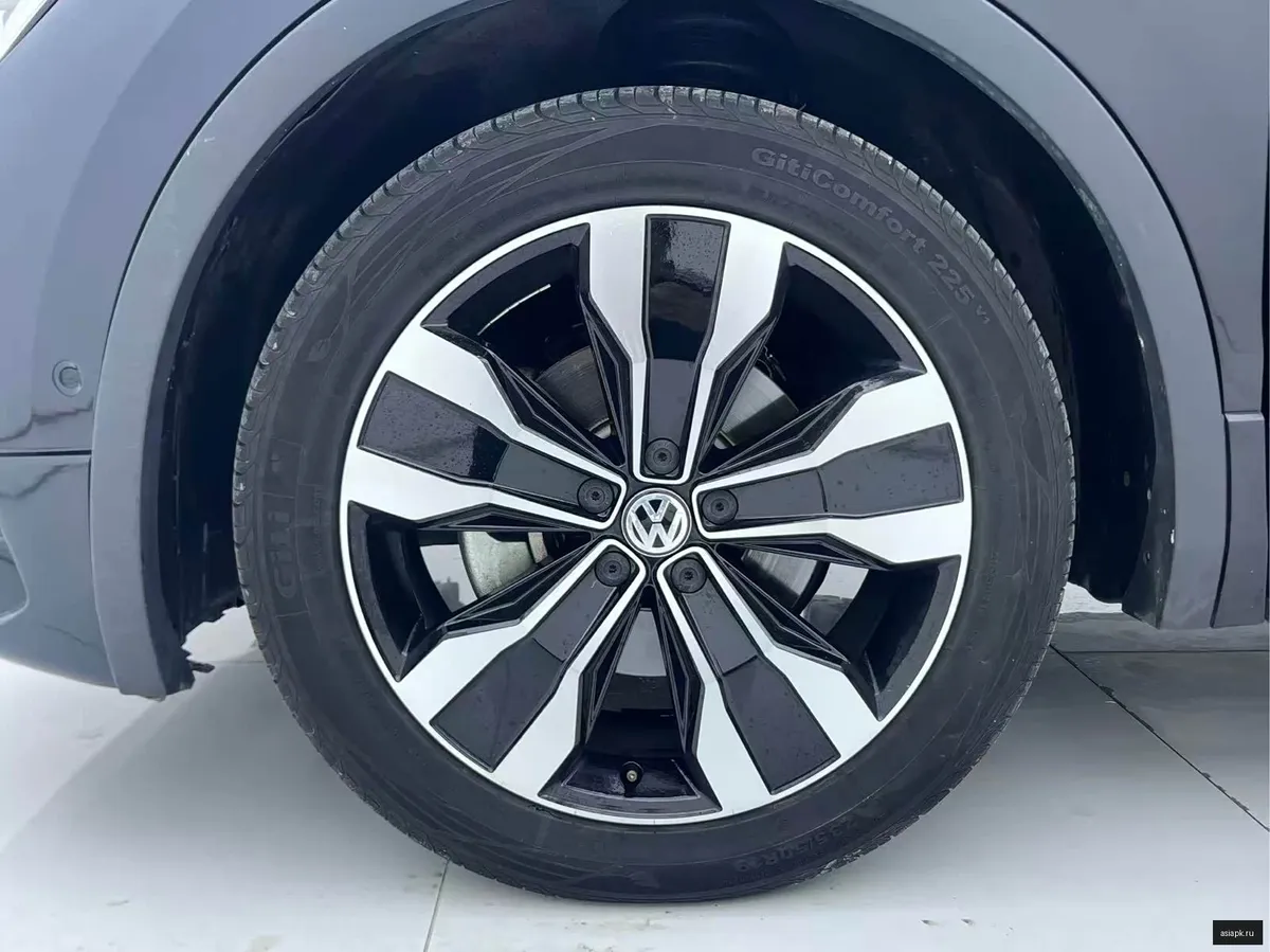 Volkswagen Tiguan L 5
